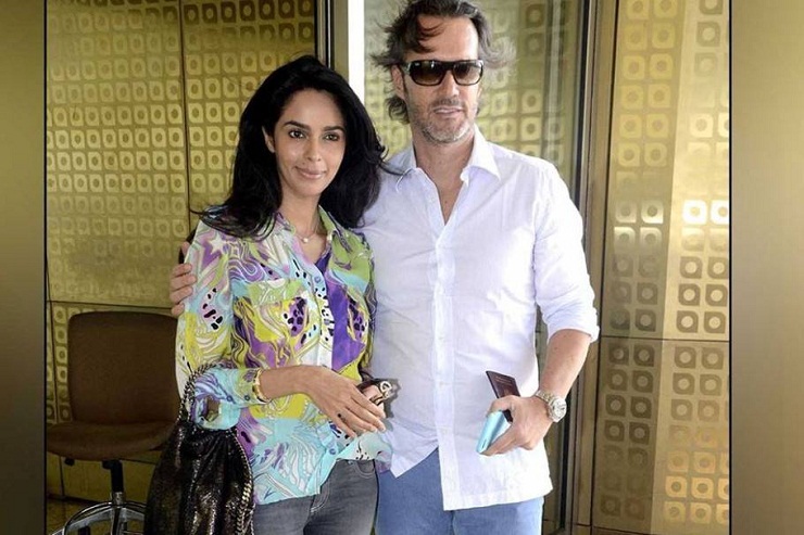 Mehmonxona xonasida porno insest Uxlayotgan gozal va etti ritsar porno ertak