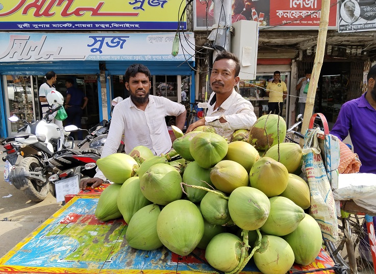 ঝিনাইদহে ডাবের দাম নিয়ন্ত্রণে ভোক্তা অধিকারের অভিযান 5075